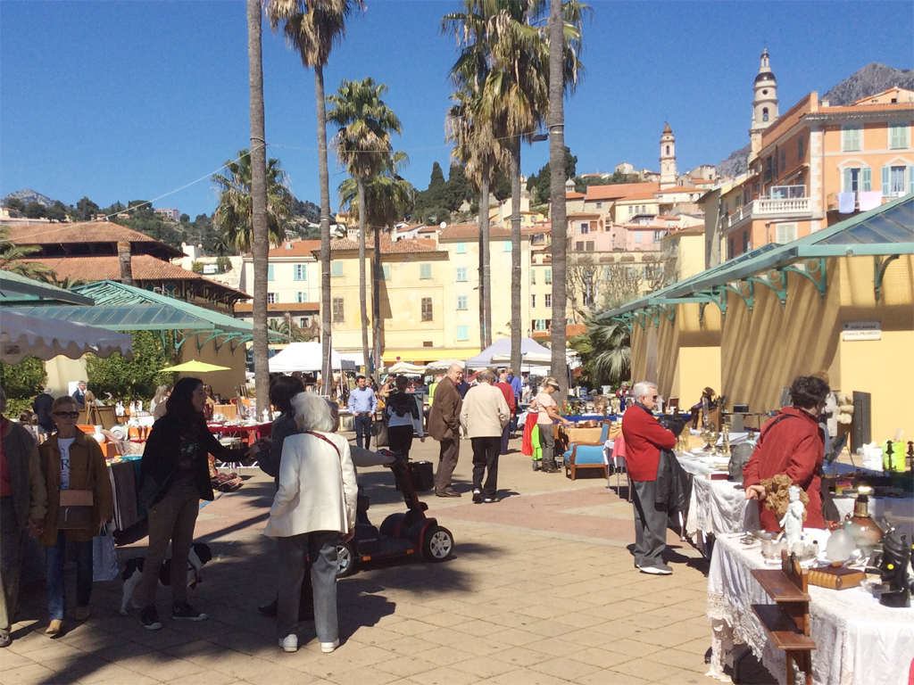 Menton, der Antiquitäten Flohmarkt