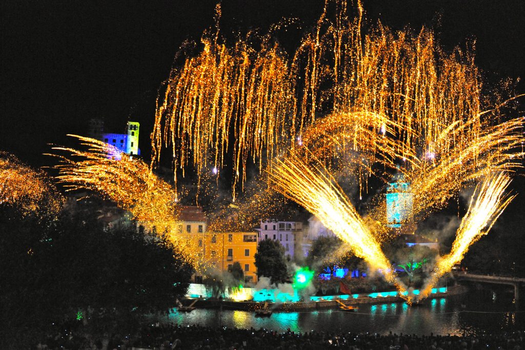 L'événement le plus attrayant de Dolceacqua est le feu d'artifice du mois d'août