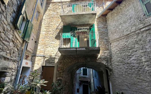 Town house for sale in Apricale / AP 926