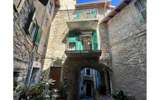 Town house for sale in Apricale / AP 926