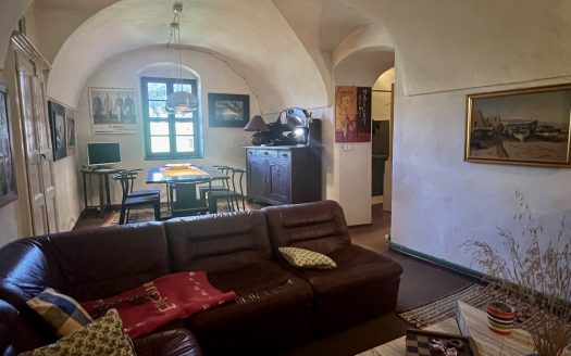 Ligurian historic village apartment for sale in Dolceacqua / DA 936