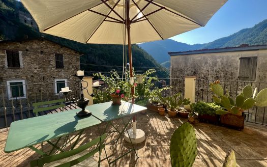 Ligurian stone house for sale in Pigna / PA 929