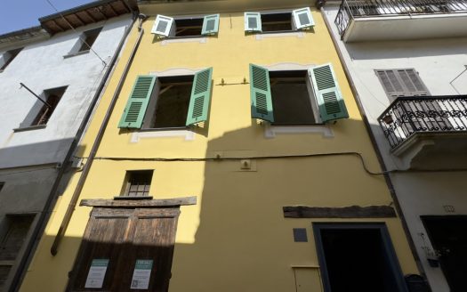 Town house for sale in Pieve di Teco / IM 904