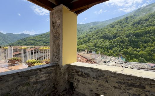 Town house for sale in Pieve di Teco / IM 904